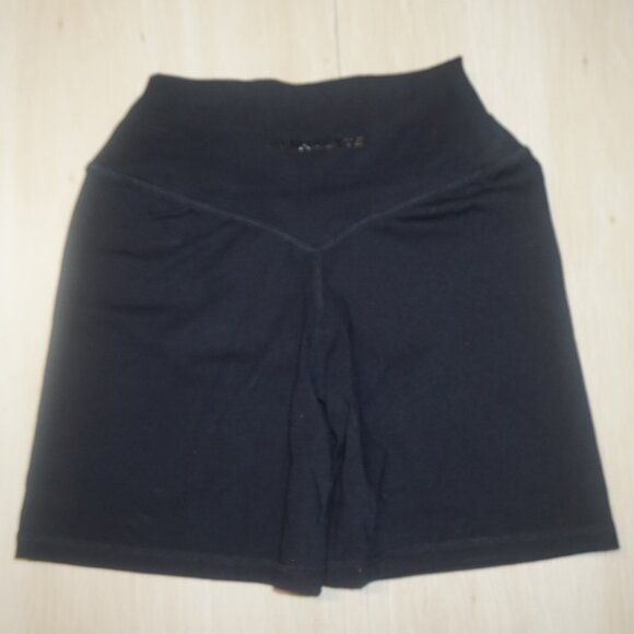 Alphalete shorts - Picture 2 of 4